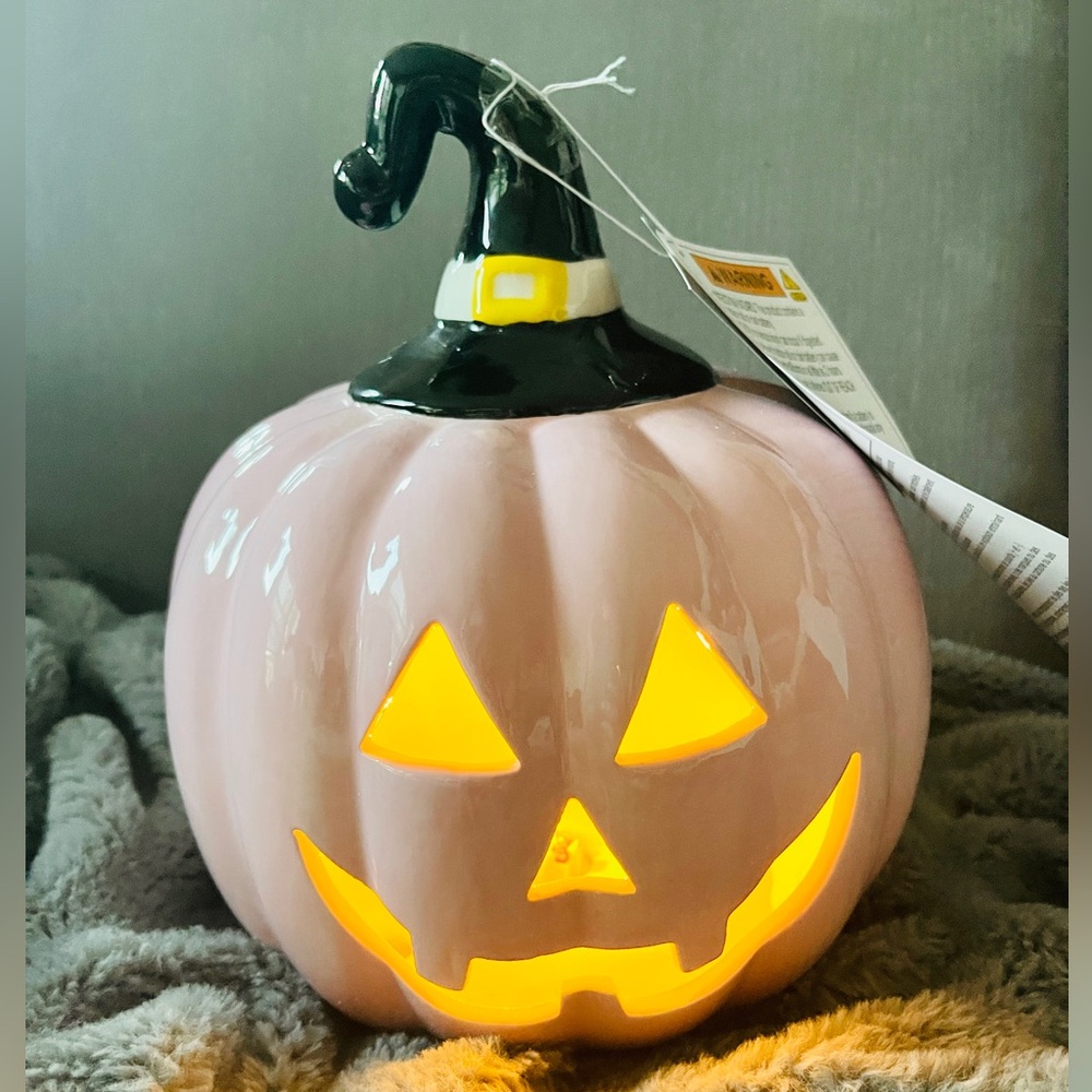 Pink Halloween Pumpkin Jack o’lantern Witch Light up Ceramic NWT 🩷🎃